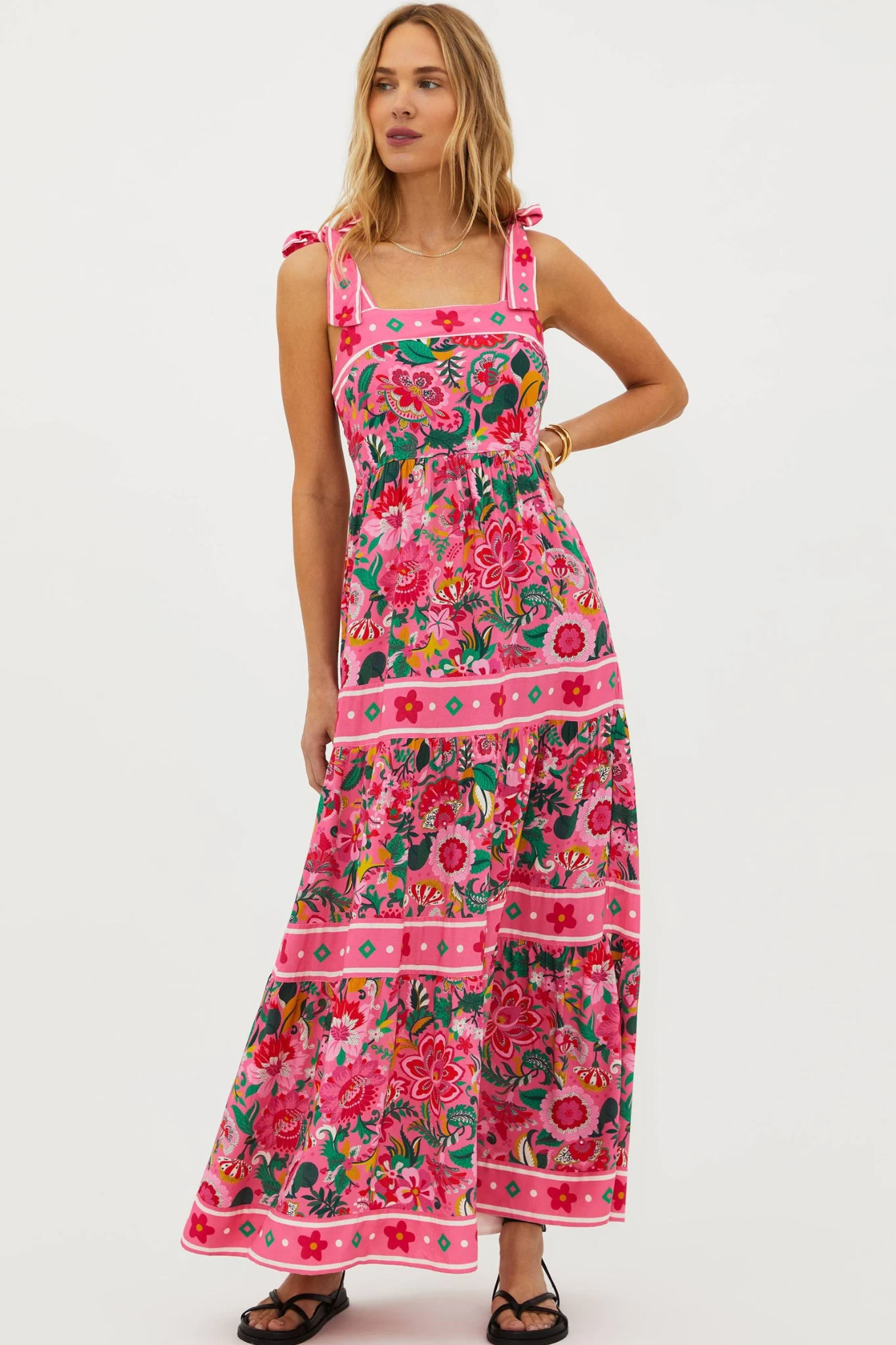 Shop Charlotte Dress Passion Flor featuring a vibrant floral print, flowy silhouette, and feminine design perfect for casual everyday style.