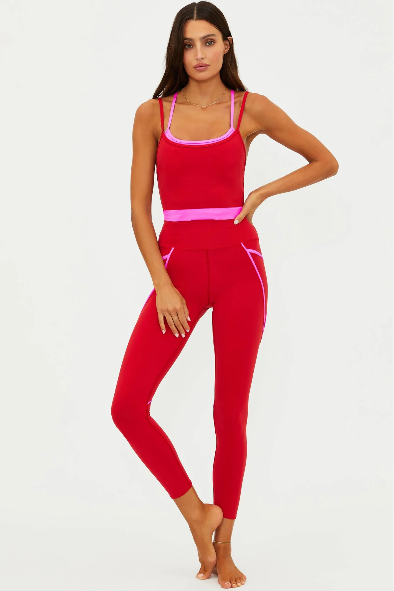 Von 7- 8 Legging Royal Red Matte Shop Von 7/8 Legging Royal Red Matte featuring a rich red matte finish, 7/8 length, and flattering silhouette perfect for casual and active wear.